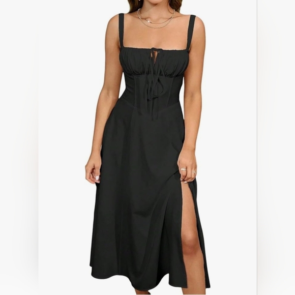 Elegant Black Midi Dress - Picture 2 of 8